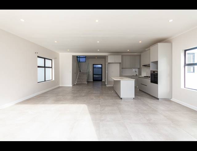 4 BEDROOM FREEHOLD FOR SALE IN SANDOWN